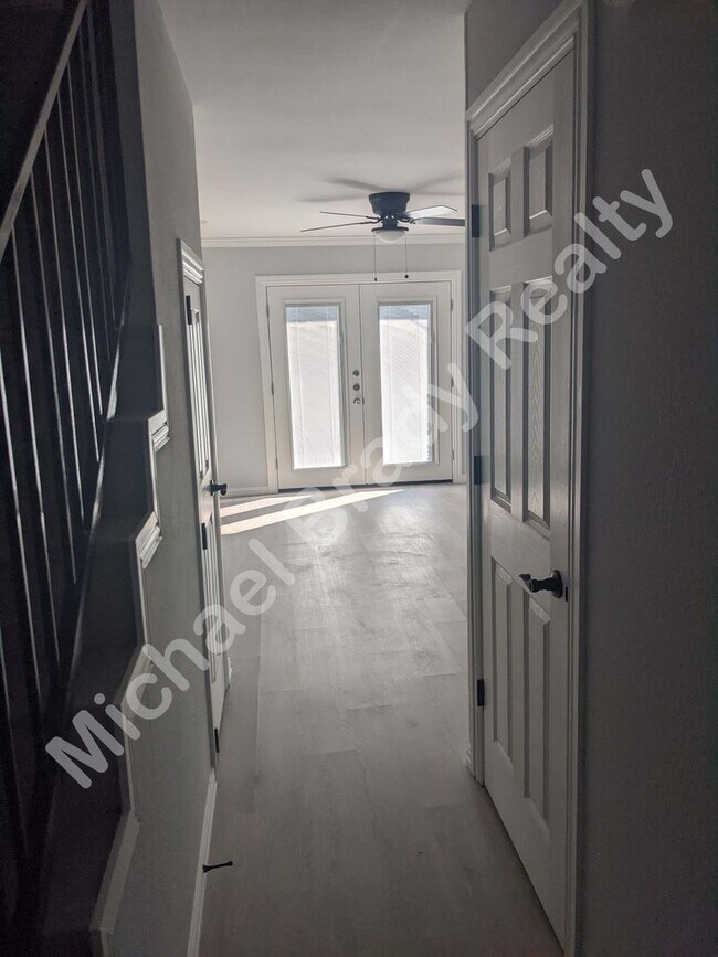 Foto del edificio - 3924 Scruggs Dr