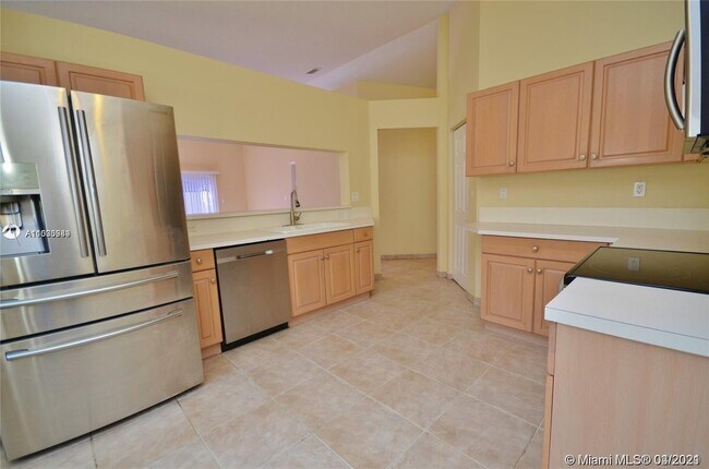Foto del edificio - 16524 NW 24th St