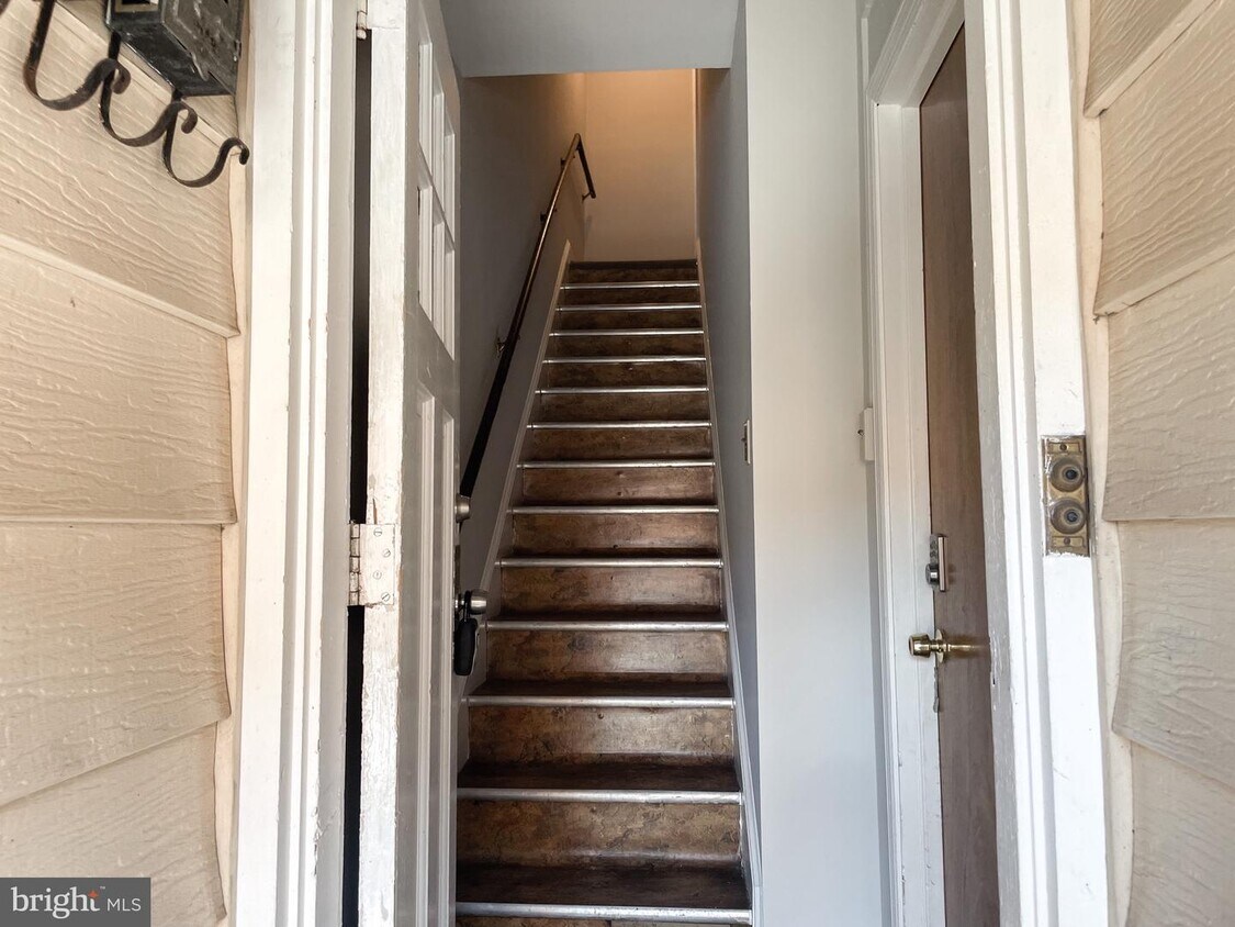 27 E Maple Ave, Morrisville, PA 19067 Townhome Rentals in Morrisville