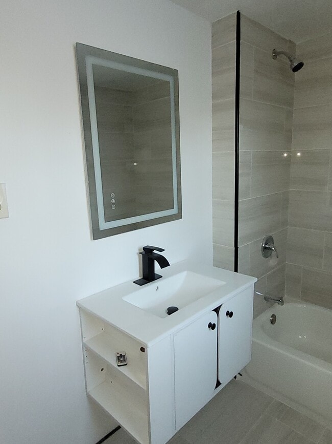 Building Photo - 76 Bedford St