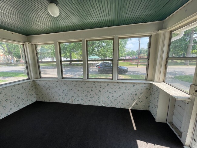 Building Photo - 1-BR Home in Elkhart Across from Weston Park