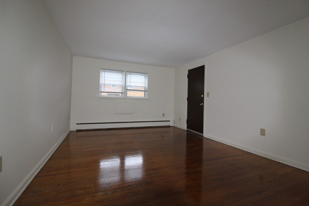 328 Park Ave Unit C, East Hartford, CT 06108 Apartments in East