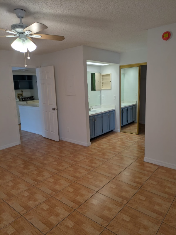 Foto del edificio - 4369 White Pine Ave