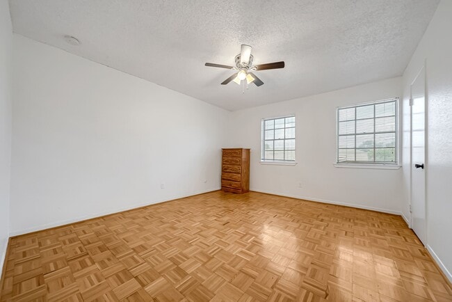 Foto del edificio - 3368 Burke Rd