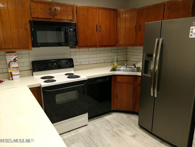 Foto del edificio - 137 Amberly Dr