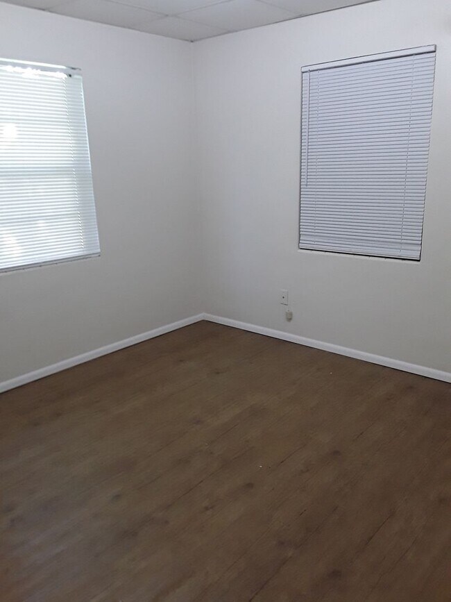 Building Photo - Great location two bedroom one bath with a...
