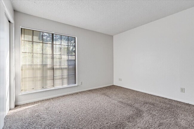 Foto del edificio - The Depot Apartment Homes *Upstairs*