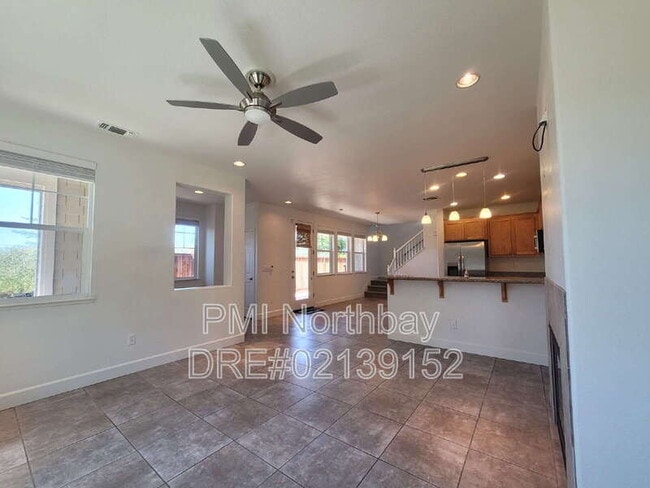 Building Photo - 481 Lexington Dr
