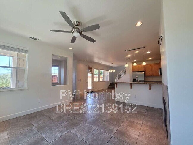 Foto del edificio - 481 Lexington Dr