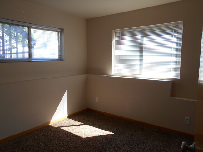 Building Photo - 919 24th St