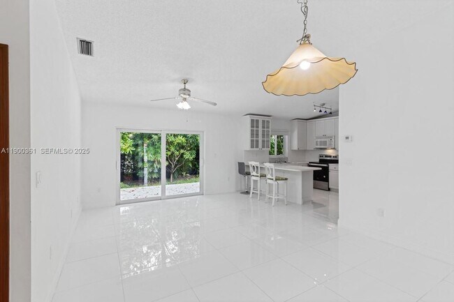 Foto del edificio - 9617 SW 144th Pl