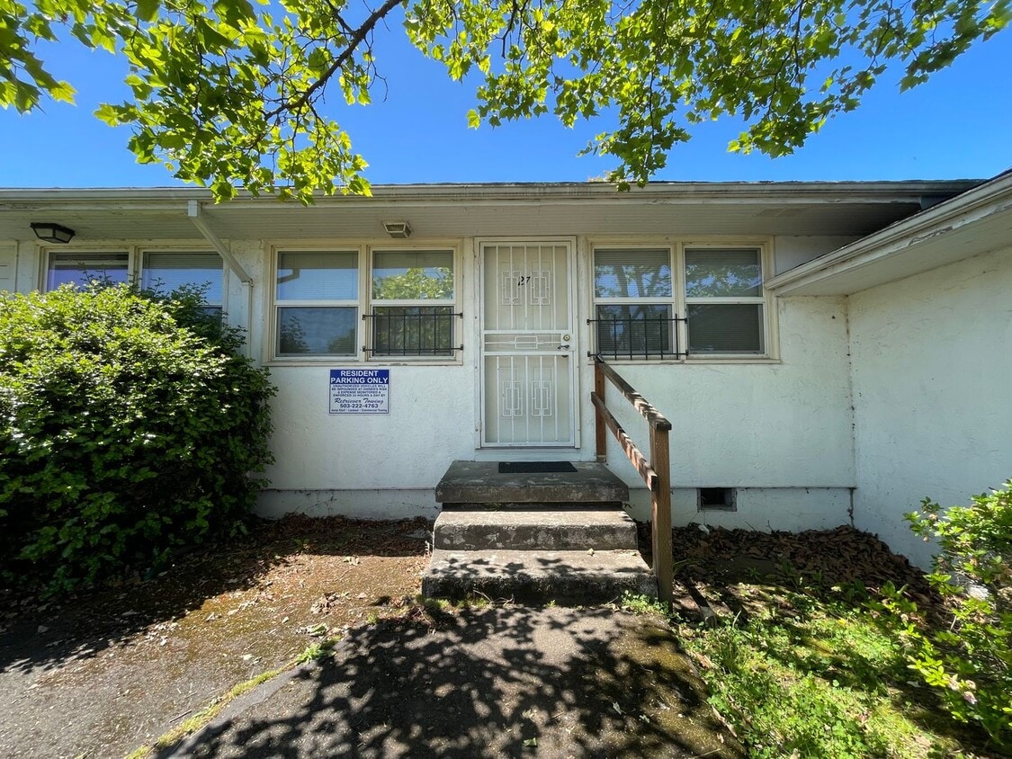 Cozy 1-Bedroom Available in Woodlawn - Cozy 1-Bedroom Available in Woodlawn