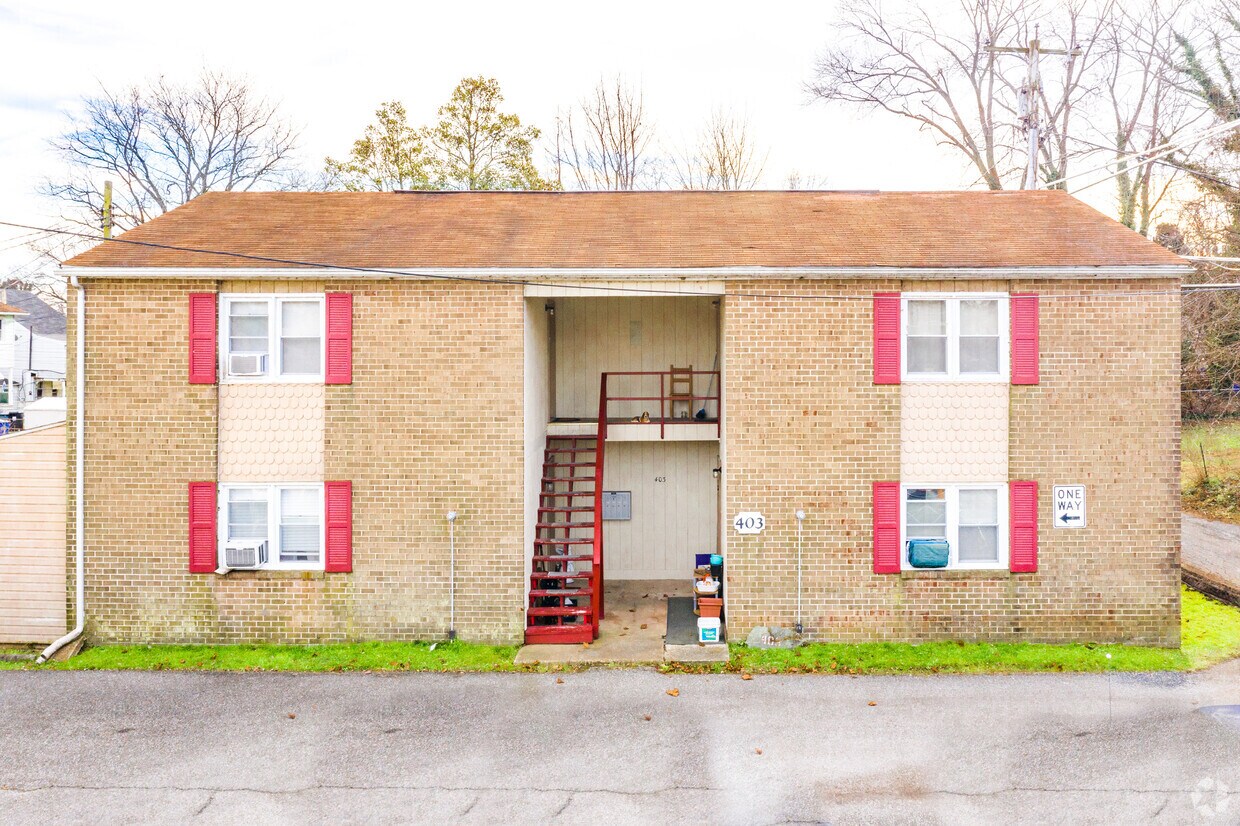 Building Photo - 401-403 Strawberry Ln