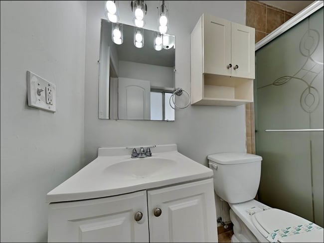 Building Photo - 2610 SW 121st Ave