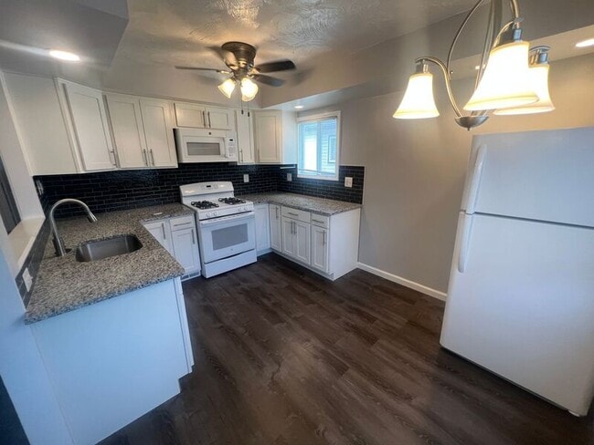 Building Photo - 9433 Sylvia St