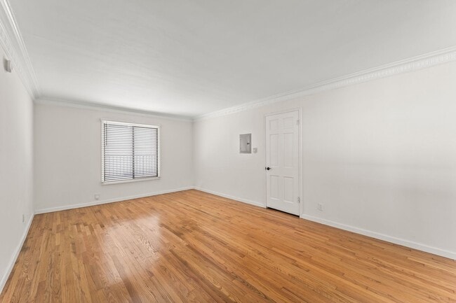 Building Photo - 1444 S Beverly Dr