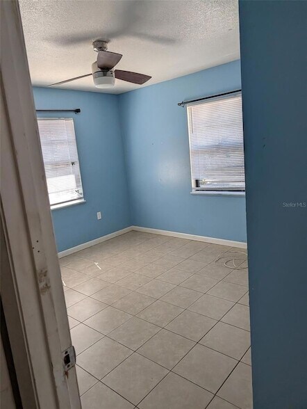 Foto del edificio - 814 N St Clair Abrams Ave