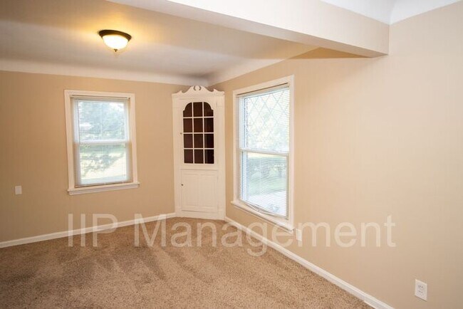 Building Photo - Beautiful 3 bedroom home in Richmond Hts! ...