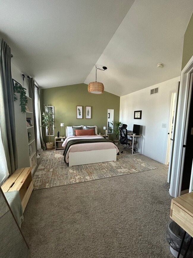 Building Photo - 411 Alyssa St