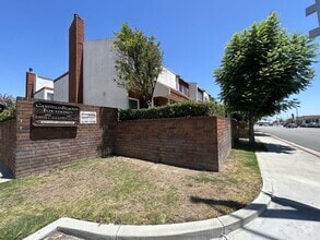 Building Photo - 400 S Garfield Ave