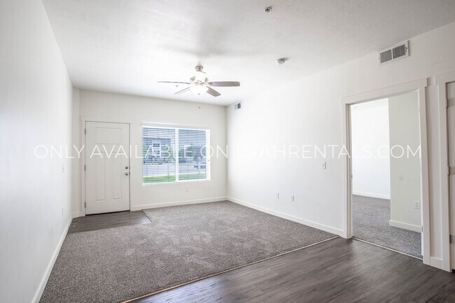 Building Photo - 722 E 500 S