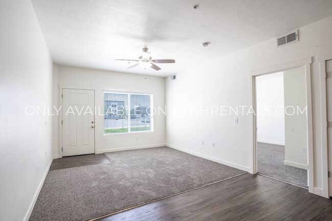 Building Photo - 726 E 500 S