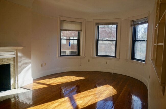 Foto del edificio - 1033 Massachusetts Ave