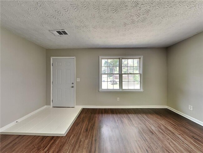 Foto del edificio - 446 Charleston Ln