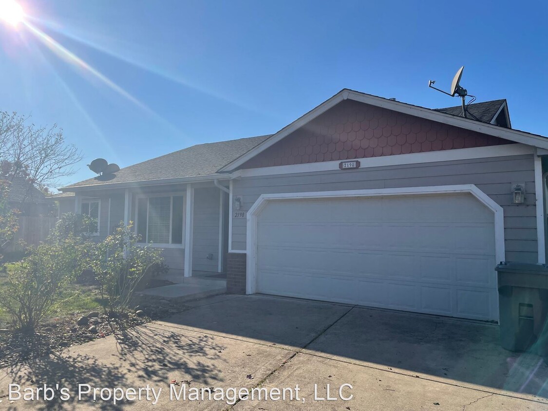 Foto principal - 3 br, 2 bath House - 2198 Janna Court