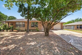 Building Photo - 135 Prairie Creek Cir