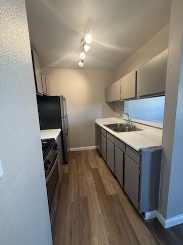 Foto del edificio - Pine Village Apartments