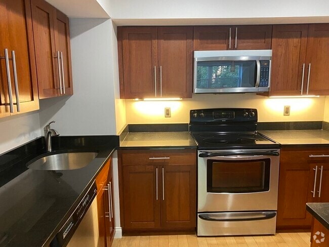 Building Photo - 1600 Beacon St