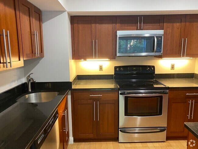 Building Photo - 1600 Beacon St