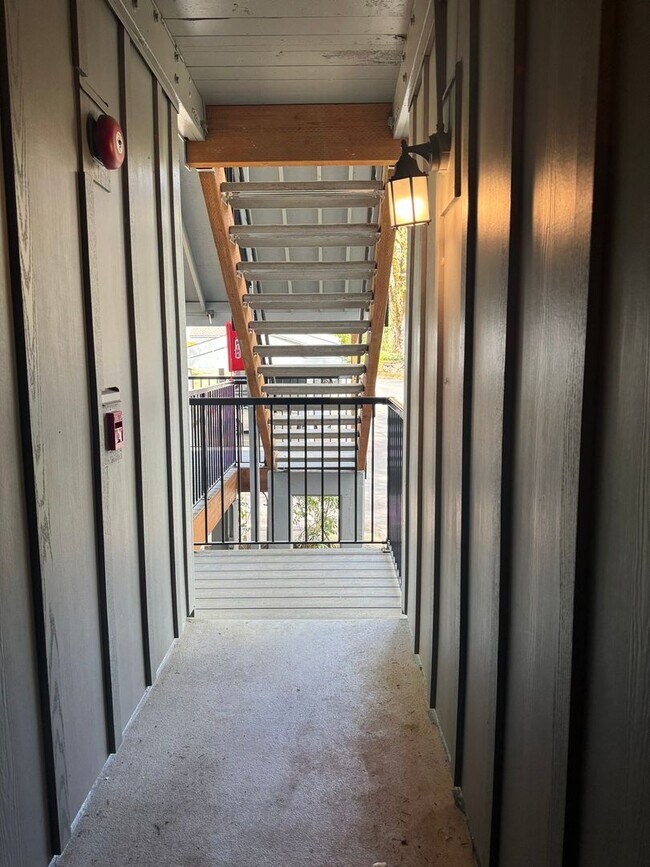 Foto del edificio - Refreshed Rental Rate One-Bedroom Condo Lo...