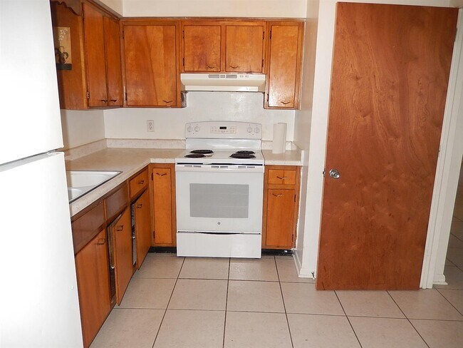 Building Photo - 2341 Yorkshire Dr