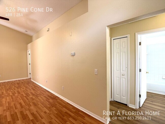 Foto del edificio - 526 Pine Cone Dr