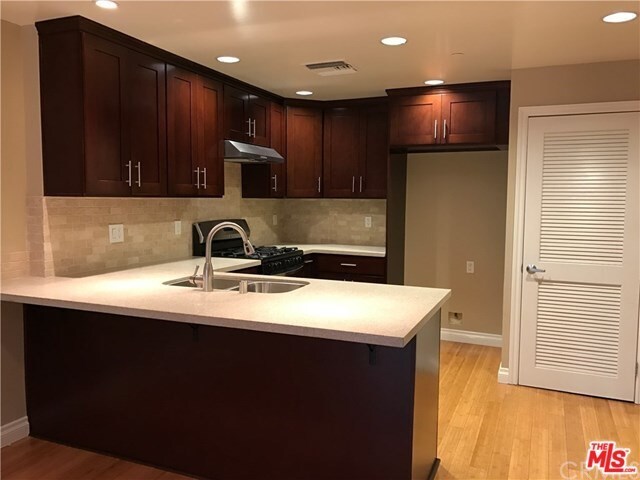 Foto del edificio - 3061 W 12th Pl