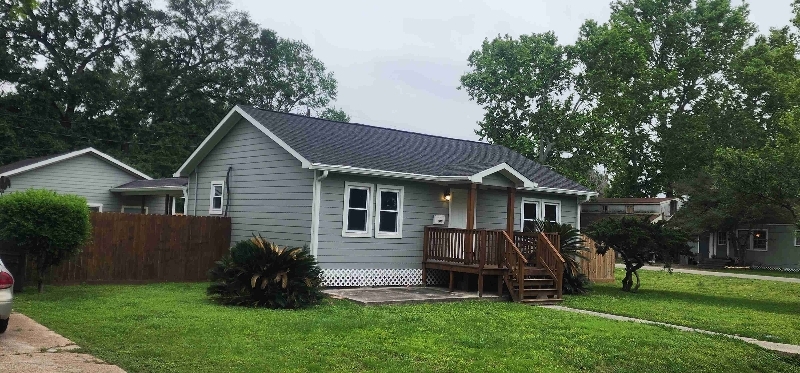 Primary Photo - 200 Poinsetta Ln