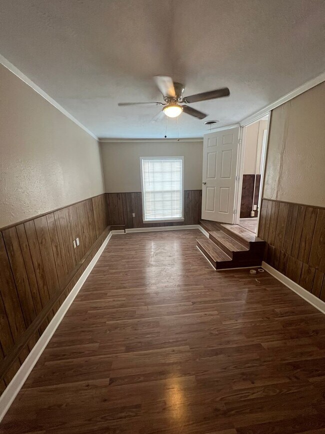 Foto del edificio - Large 3 bed 1 bath Home!