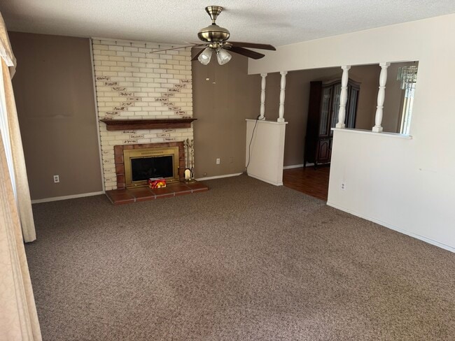 Sala de estar - 604 E Creston St