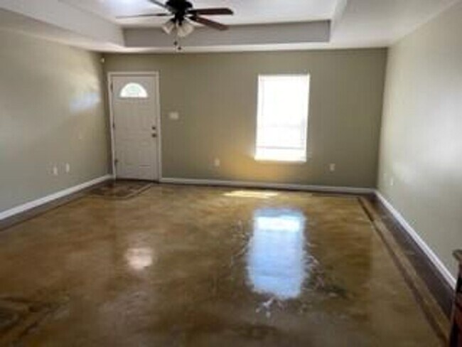 Foto del edificio - 45129 Durbin Rd