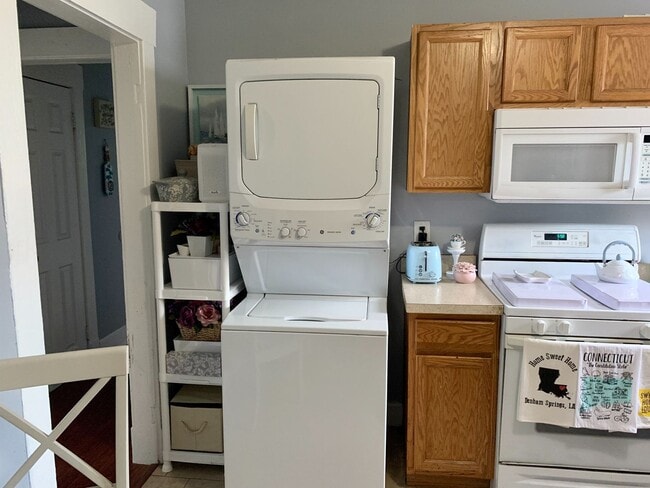 Building Photo - 27 Harding Pl