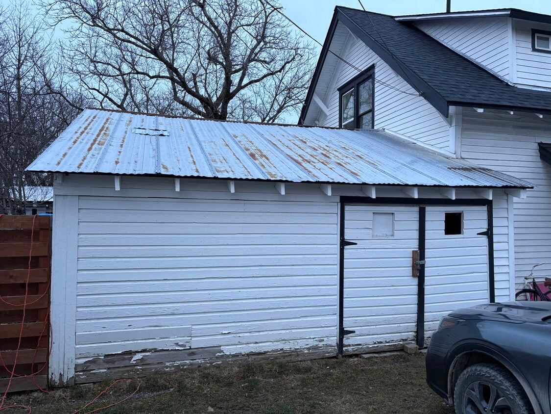 Building Photo - 1220 W Superior St