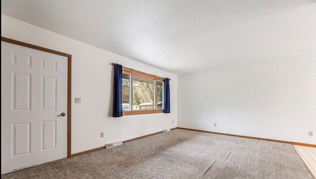 Foto del edificio - 21923 Fleming Ave