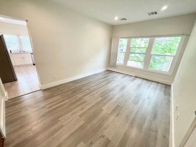 Building Photo - ***1 Bed 1 Bath apartment in the most desirable part of Pasadena***