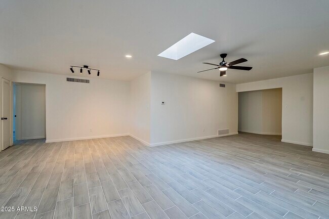 Foto del edificio - 2028 S College Ave