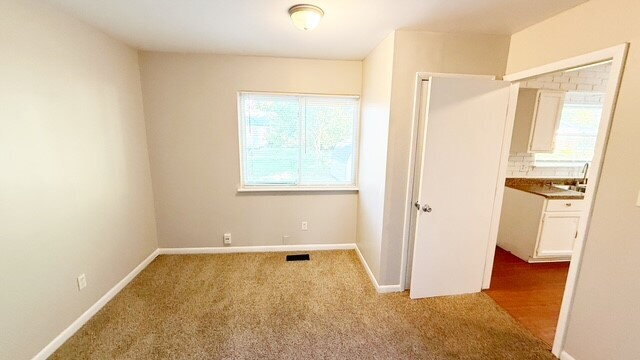 Foto del edificio - WARREN TWP - 4 BEDROOM TWO STORY WITH 2.5 BATHS AVAILABLE NOW!