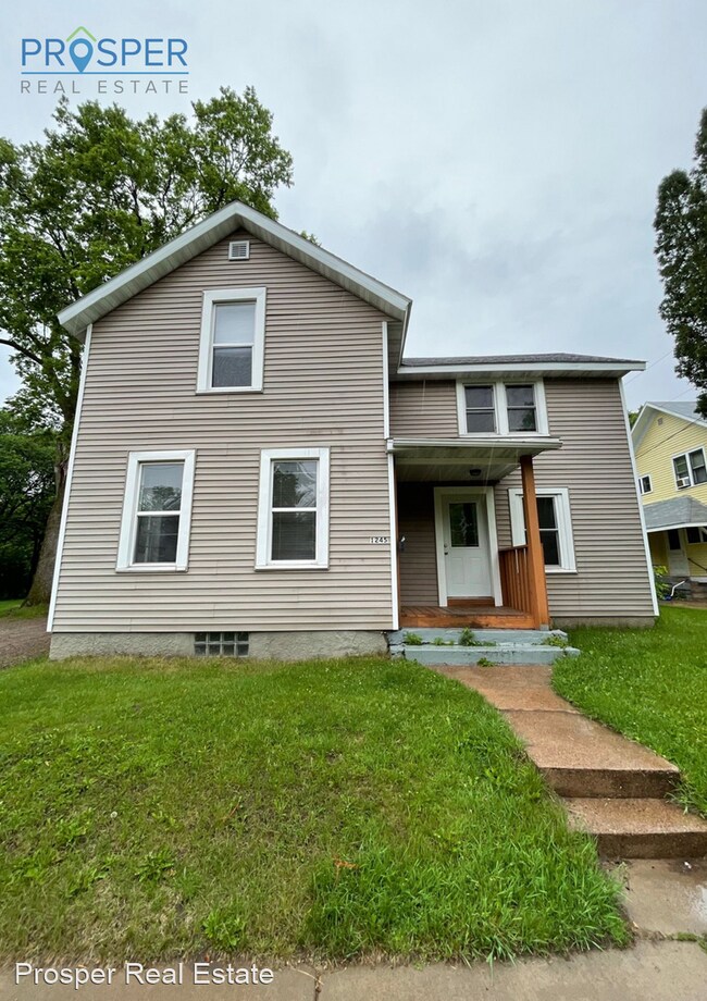 1245 S Farwell St, Eau Claire, WI 54701 House Rental in Eau Claire