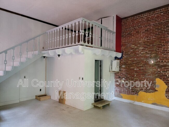 Building Photo - 112 NE 1st St