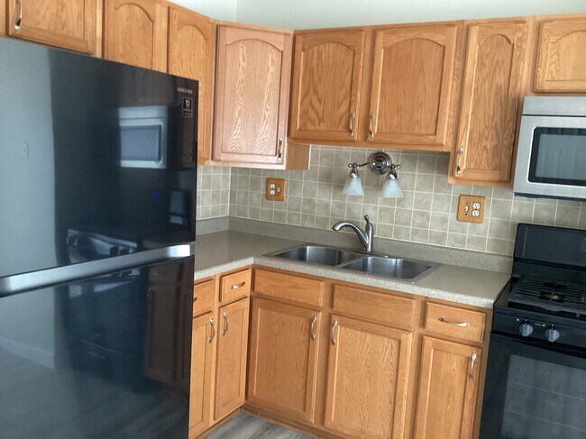 Foto del edificio - 2211 Sturdy Rd